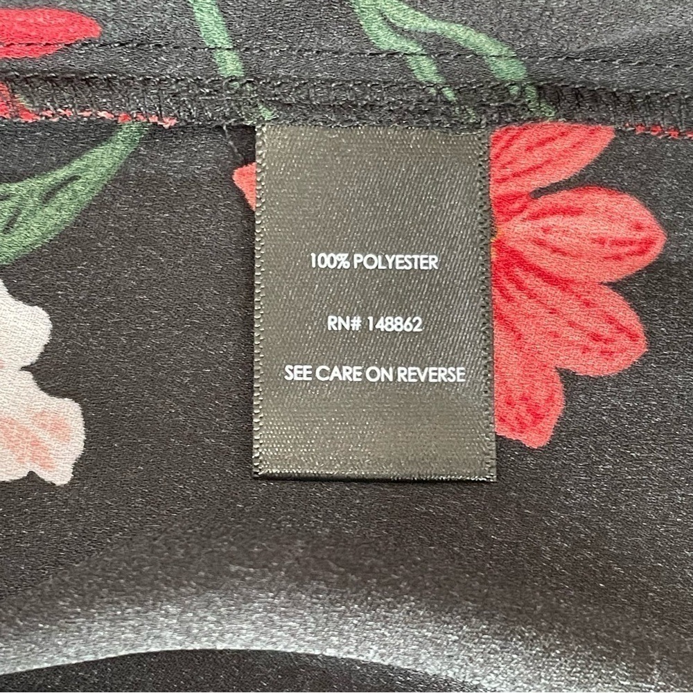 Torrid Floral V-Neck Blouse Size L Black Red White Short Sleeve High-Low Top - Picture 10 of 10
